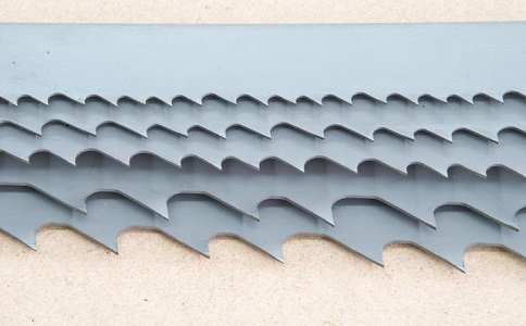 广西带锯床上的钢丝刷，对于带锯条的重要性